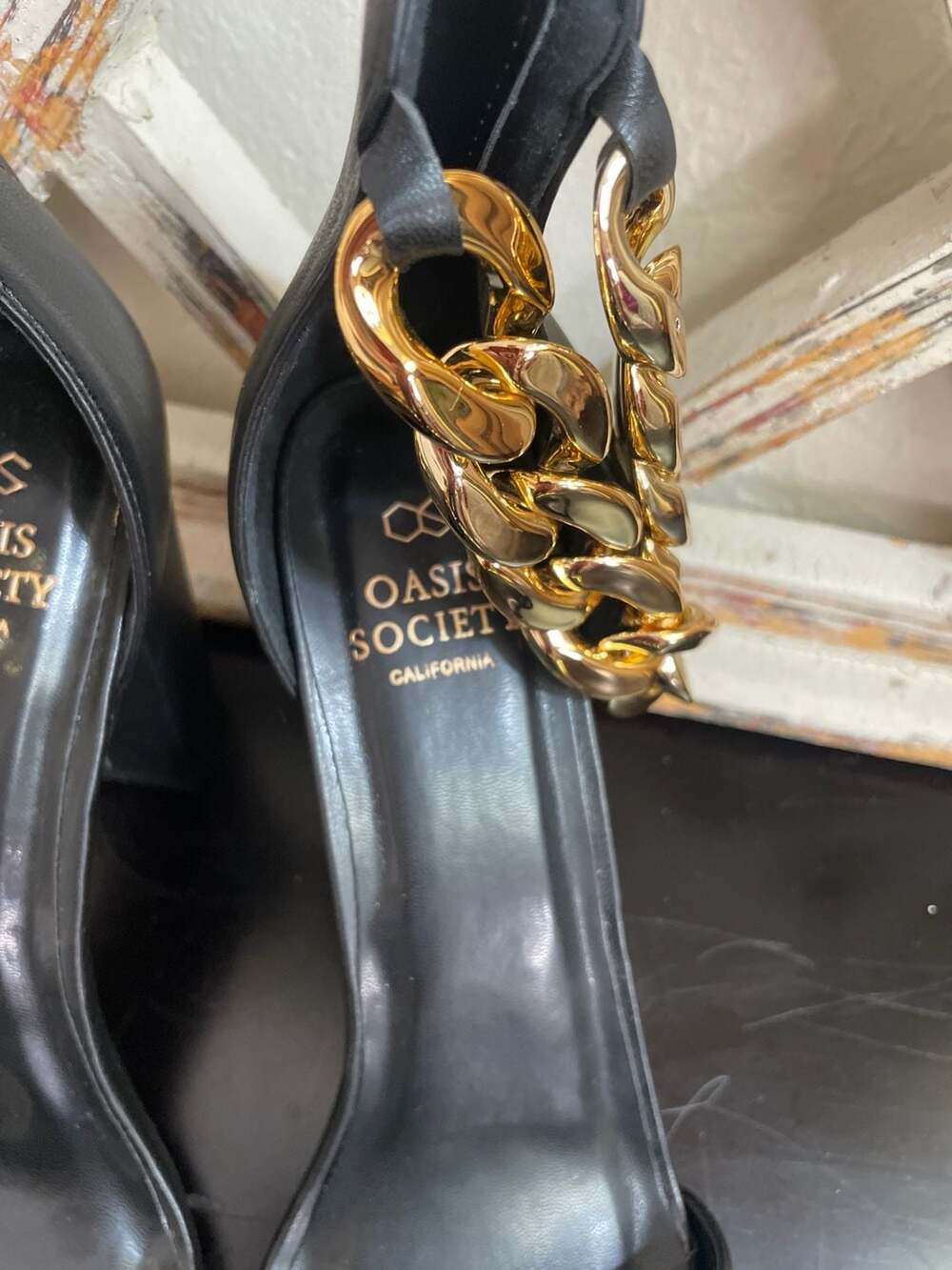 Oasis Society Black Chunky Gold Chain Block Heel Sandals Size 10 - Picture 3 of 9